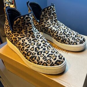 Animal print casual shoe - size 7
